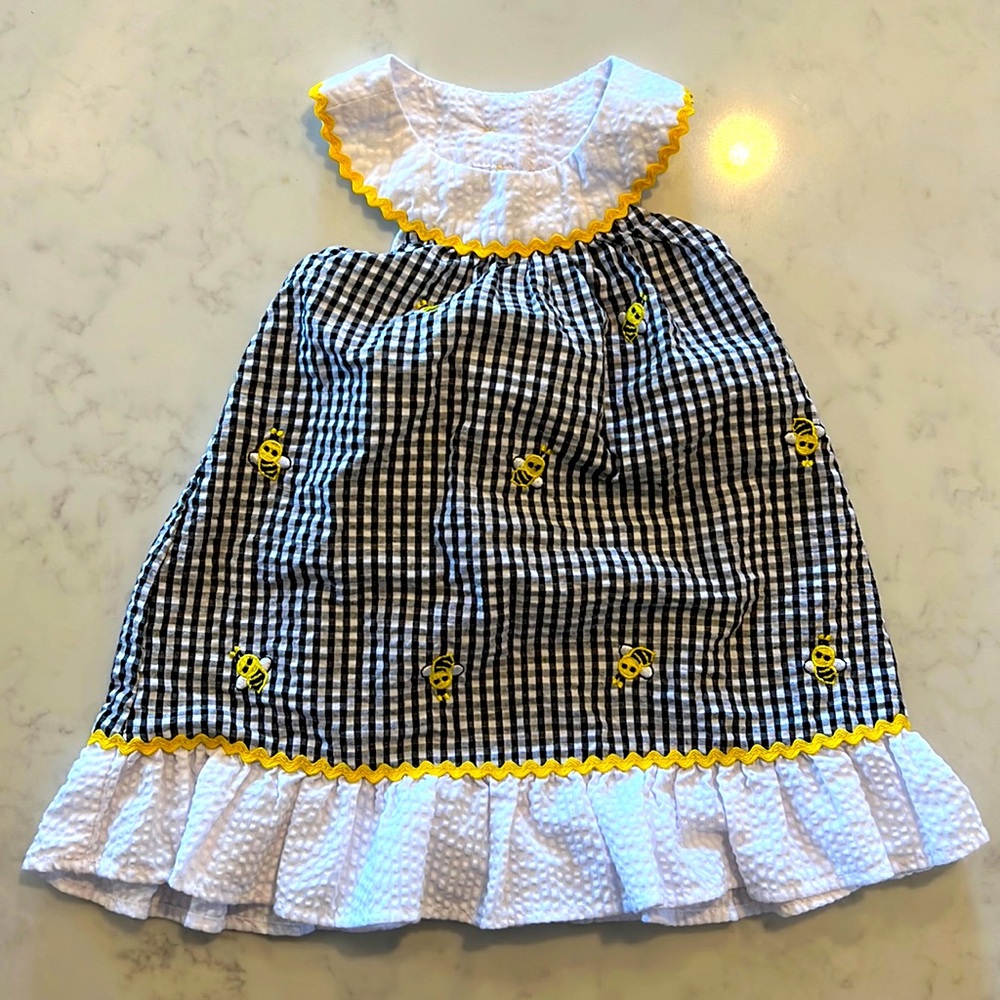 Seersucker bumblebee dress
